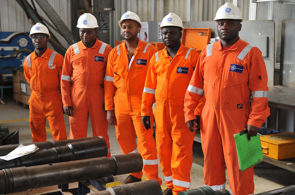 TUGAS DAN TANGGUNG JAWAB TEKNISI DEVELOPMENT DI PABRIK INDUSTRI