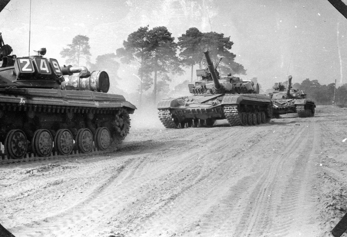 танковый батальон т34 в бою. командир танка вов. советские танковые. т-62 танк вьетнам. танк ссср су76.