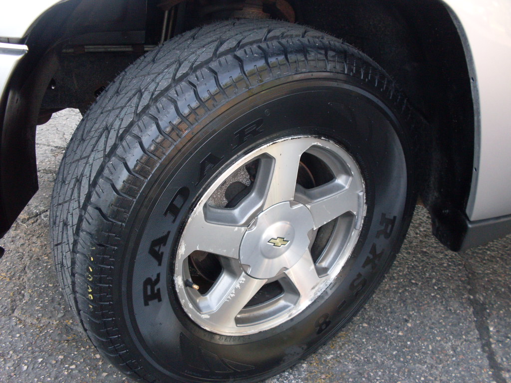Ride Auto: 2005 Chevrolet Trailblazer silver