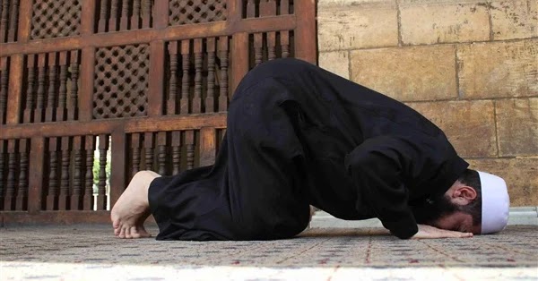 هل صلاة من انكشف ظهره صحيحة؟ الإفتاء تجيب هل صلاة من انكشف ظهره صحيحة؟ الإفتاء تجيب