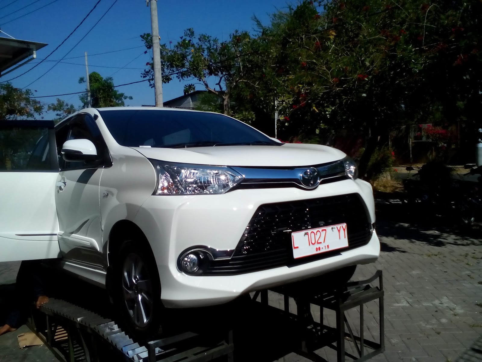 SALON MOBIL SURABAYA "BEST ONE" BIKIN KINCLONG : Anti Karat Mobil "BEST
