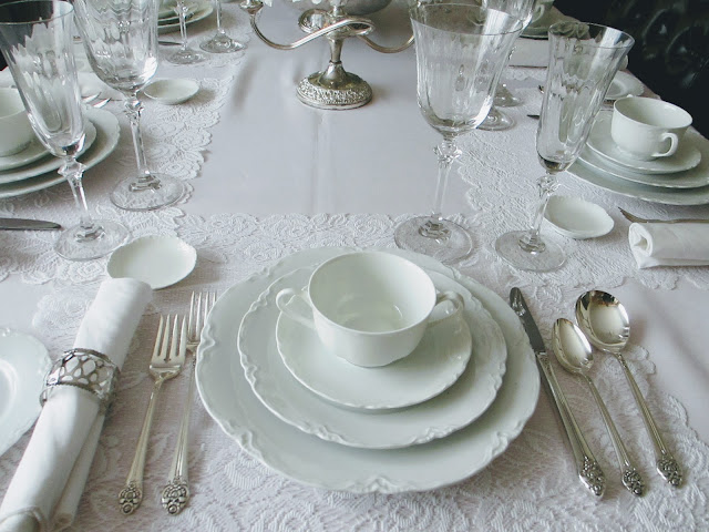 The Welcomed Guest: White on White Tablescape