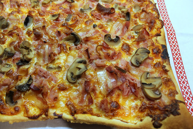  Pizza Jamón, Champiñón y Mozzarella 