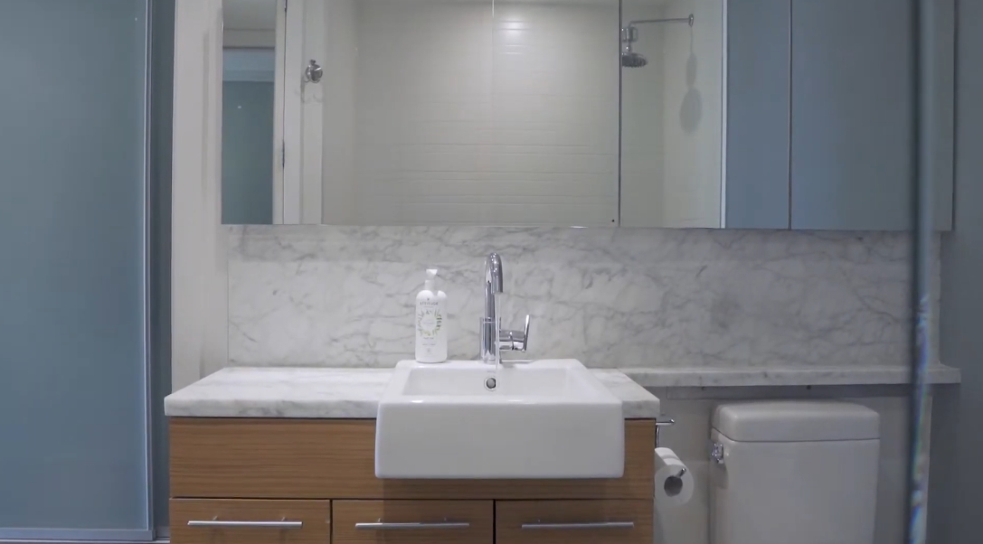 16 Photos vs. 256 E 2nd Ave #409, Vancouver Interior Design Condo Tour