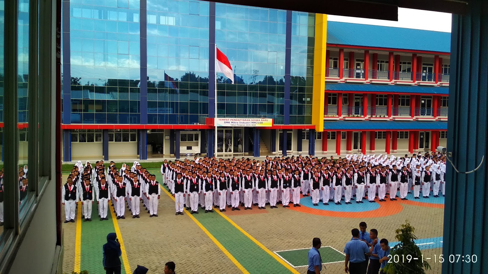 Studi Banding SMK Attaqwa 05 dengan SMK Mitra Industri MM 2100