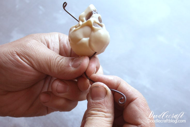 How to make miniature skull head hanging ornament decoration for a Halloween tree