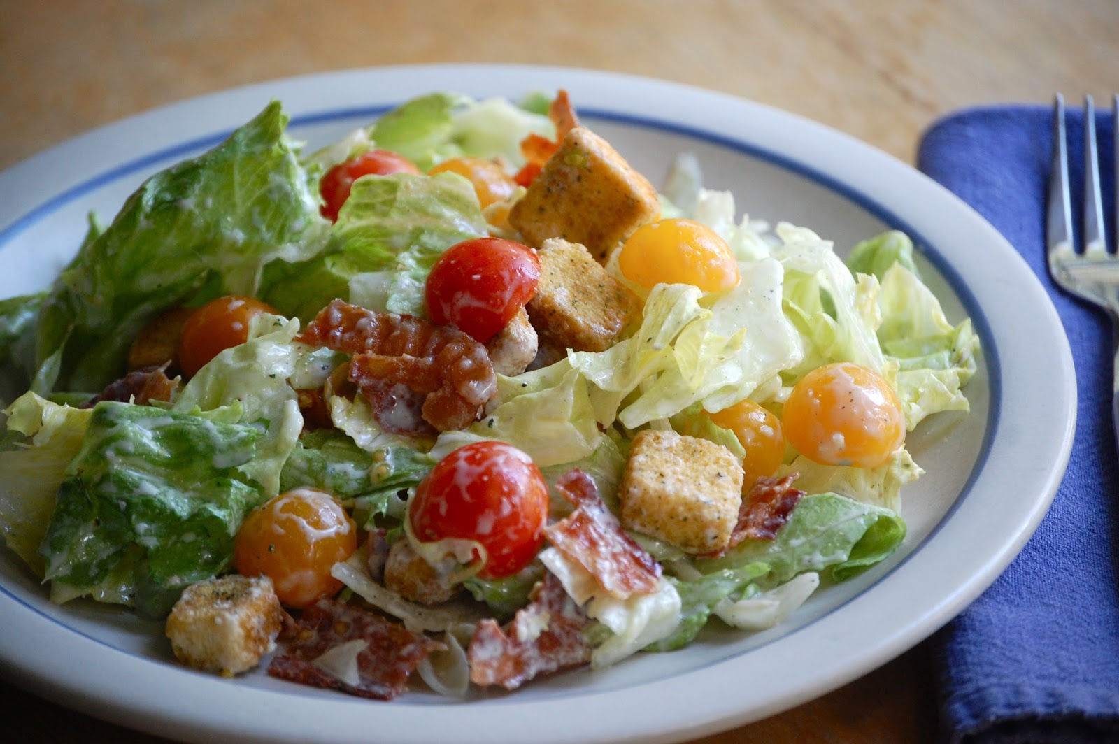 салат с цыпленком и пепперони. сделать салат на ужин. салат на обед. Blt-салат. идеальный салат.