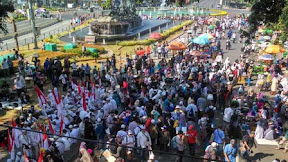 Ribuan Peserta Aksi Kawal MK Sudah Berkumpul Di Kawasan Patung Kuda