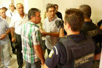 Εισβολή μεταφερόμενων μισθοφόρων τραμπούκων στο Δημαρχείο Αλεξανδρούπολης