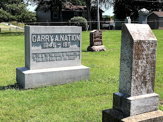 headstone of Carry Nation