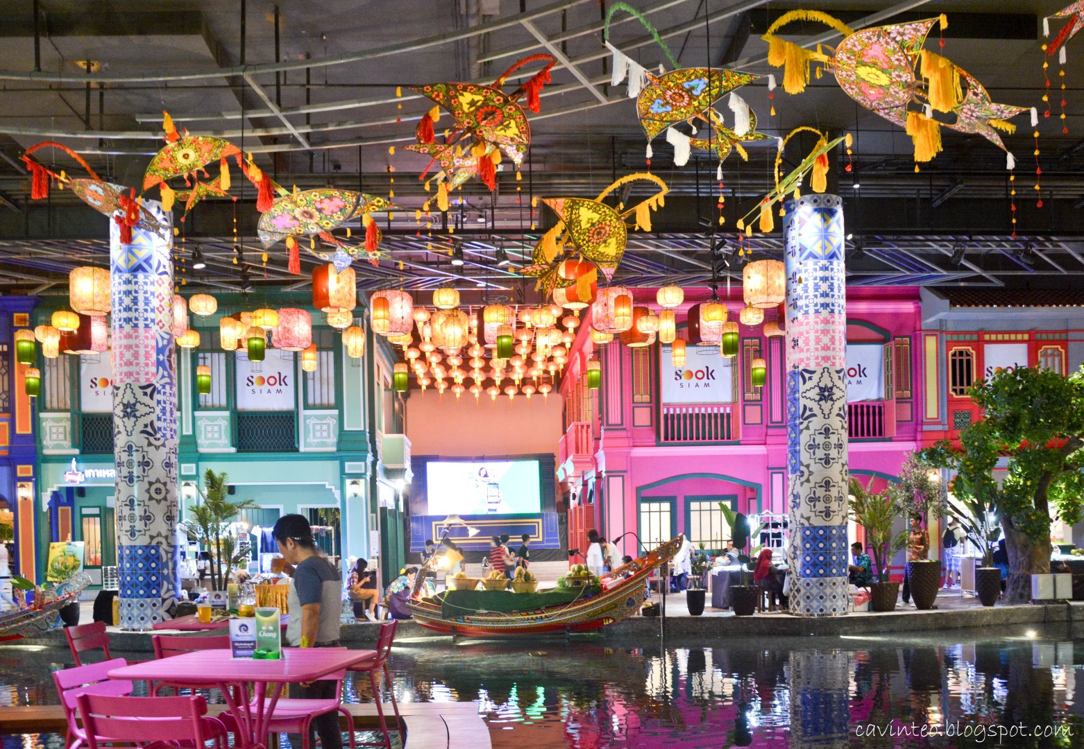 Entree Kibbles SOOK Siam The Indoor 'Floating Market' Bangkok's