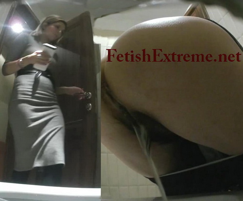 Sexy teen girls is peeing in a fast food restaurant (Fast Food Toilet 25)