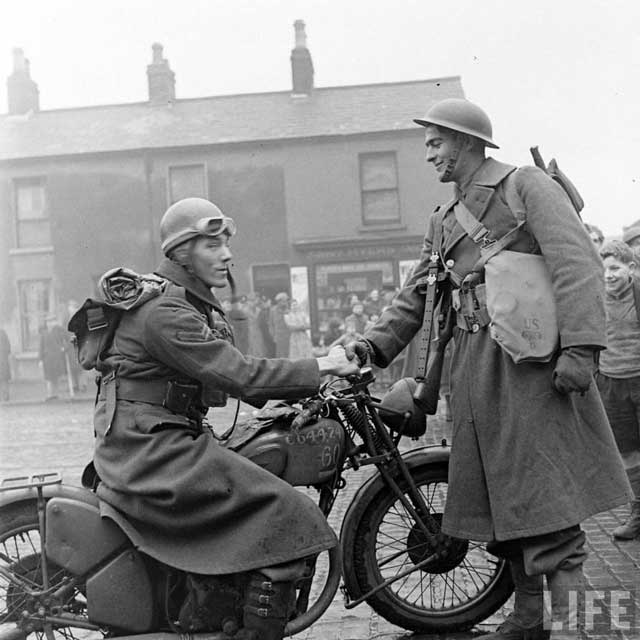 US troops arrive in Belfast, Ireland, 26 January 1942 worldwartwo.filminspector.com