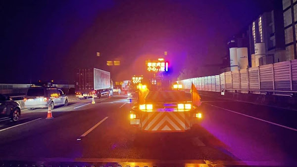 國道一號北上彰化路段大貨車追撞 釀1司機受傷送醫