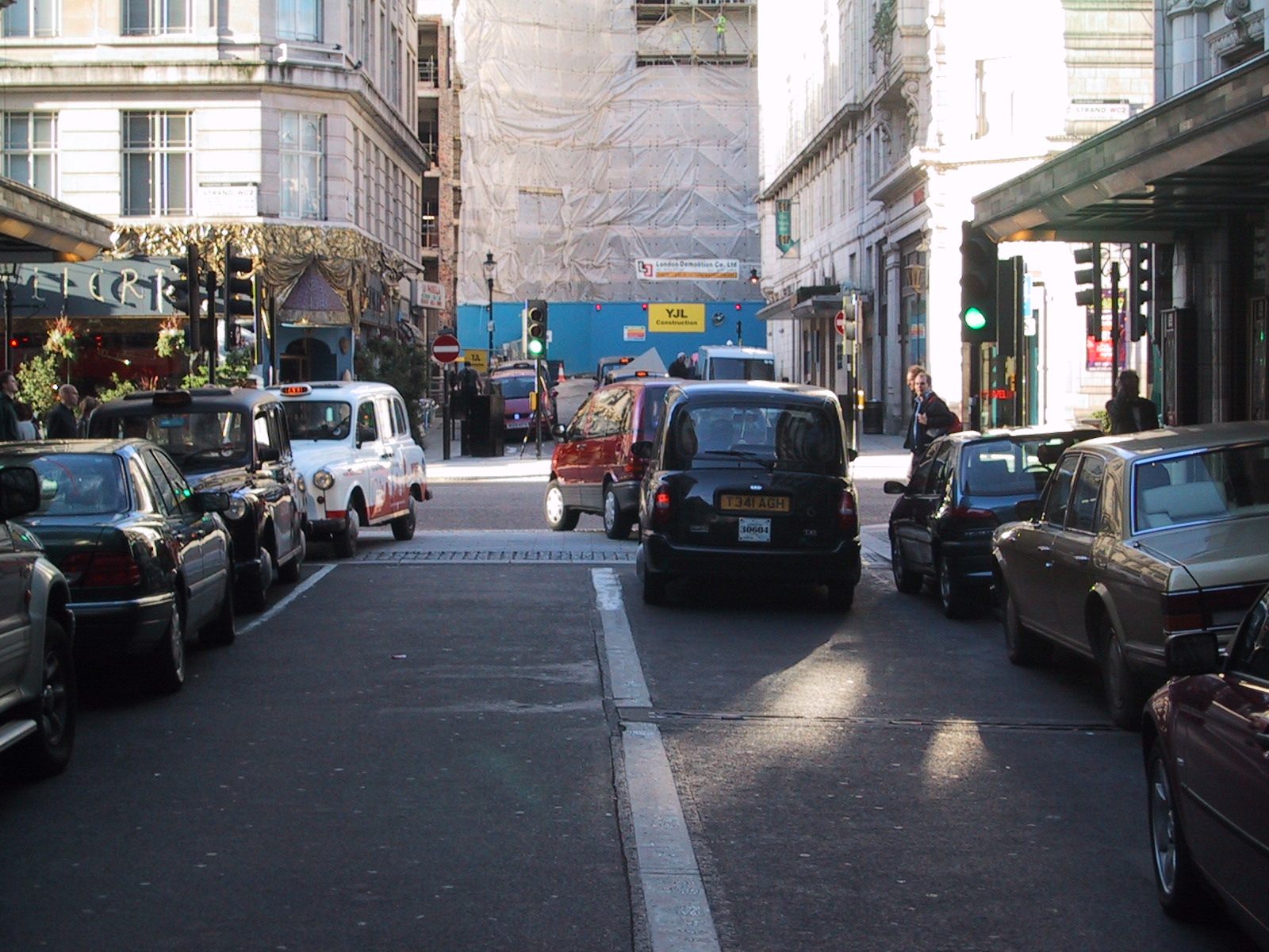 Encyclopedia of Trivia: Right-hand traffic