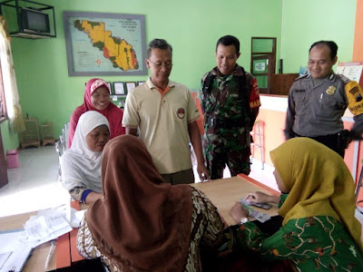 PENYERAHAN SERTIFIKAT TANAH PROGRAM NASIONAL PTSL WARGA DESA GUWOREJO