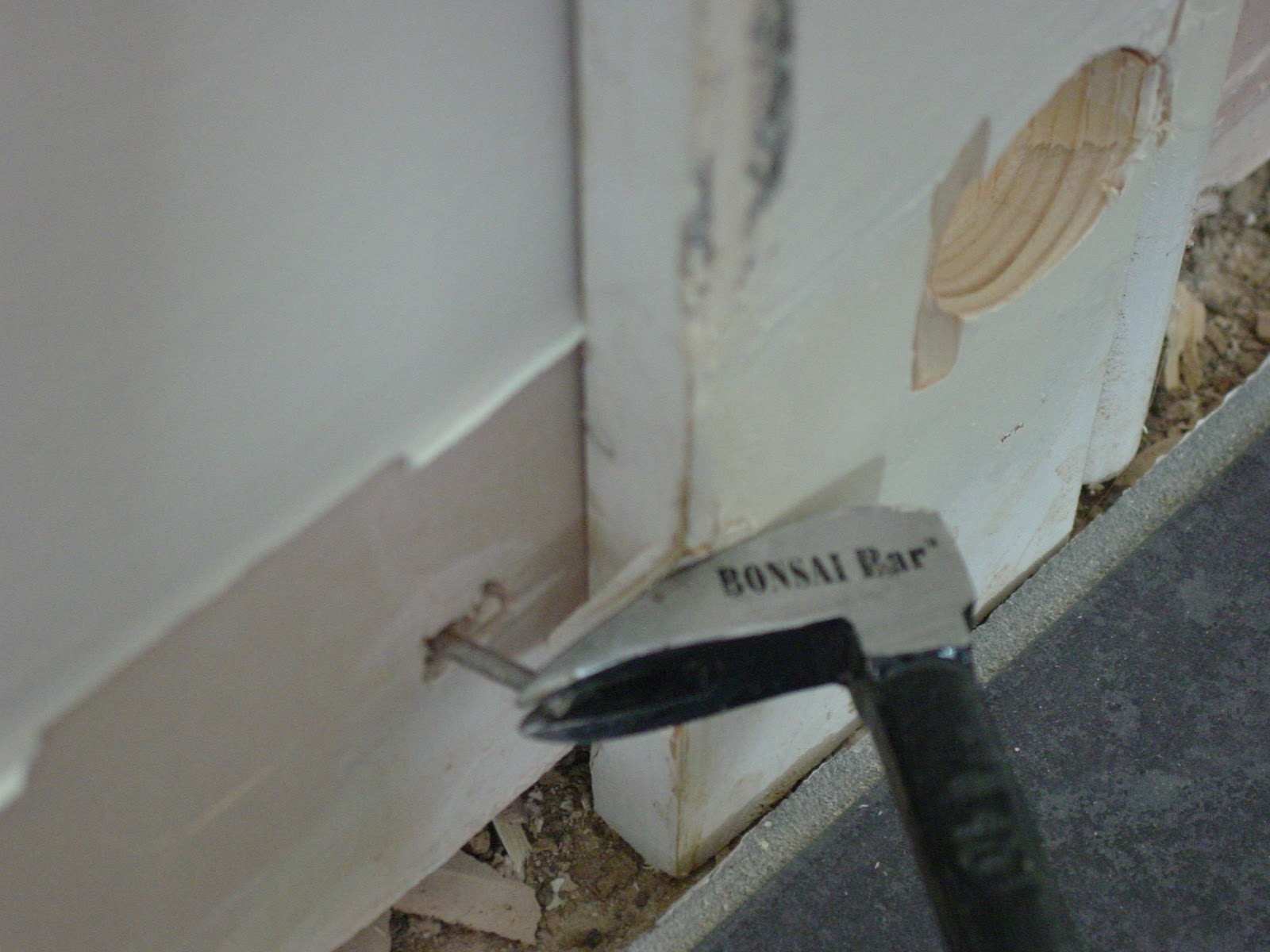 Home and Garage Fixer Removing skirting boards from a plasterboard wall