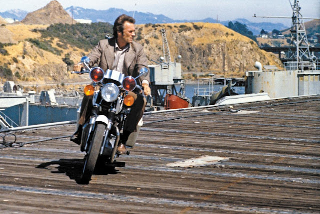 20 Stunning Photographs of Clint Eastwood Posing With Motorcycles From