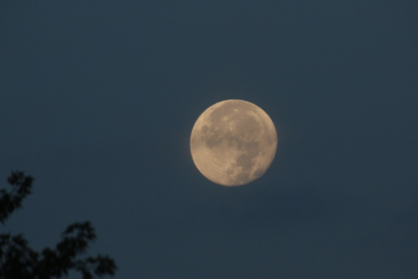 Michigan Exposures The Full Moon This Morning