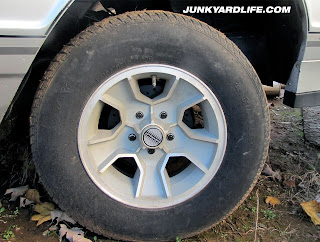 My dream Monte Carlo SS had these same wheels. I always thought GM did a great job of picking wheel and tire combinations over the years with very few exceptions. This one is perfect.