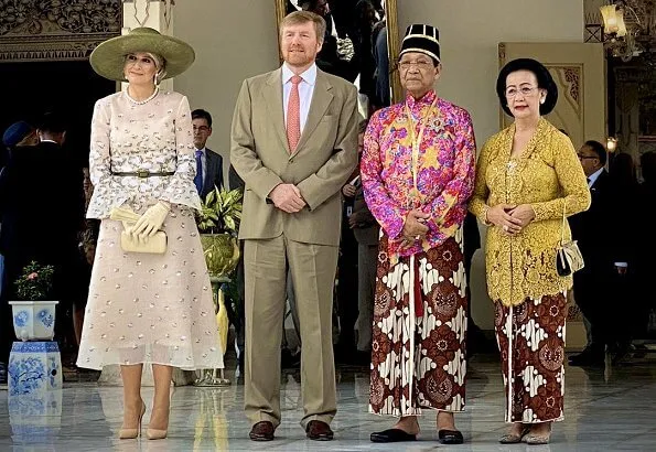 Queen Maxima wore a lace dress from Natan 2018 collection. Sultan of Yogyakarta in his palace Kraton Ngayogyakarta Hadiningrat