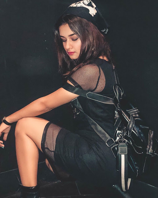 Girls DP for WhatsApp