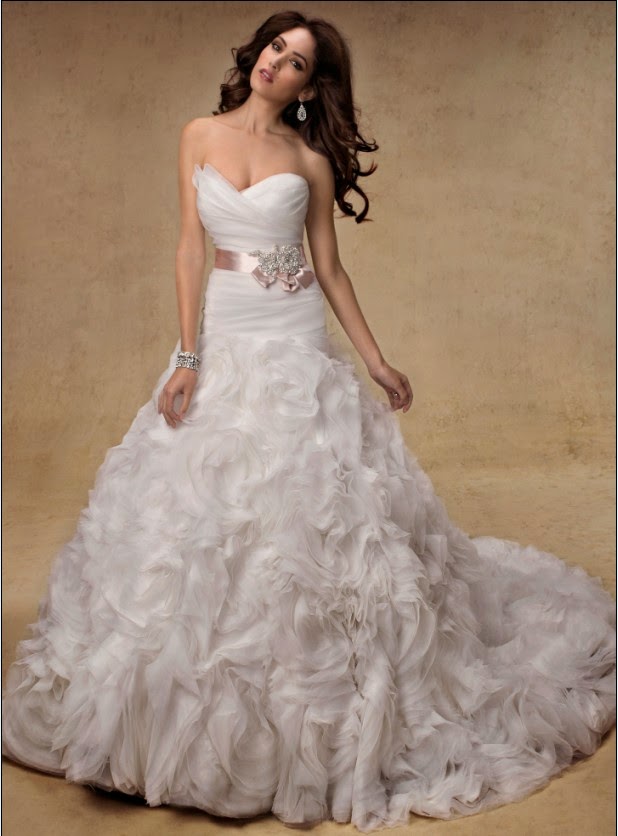 gaun pengantin putih elegan