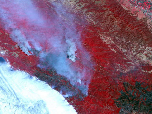 Раскрашенный спутниковый снимок горного хребта Санта-Лусия, Калифорния. (Фото NASA | GSFC | METI | ERSDAC | JAROS and U.S. | Japan ASTER Science Team)