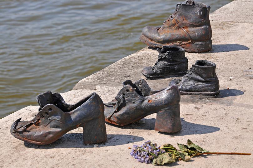 shoes memorial budapest, shoes in budapest, shoes on the danube, shoes in budapest, the shoes on the danube bank, shoes on the danube bank, shoes memorial budapest