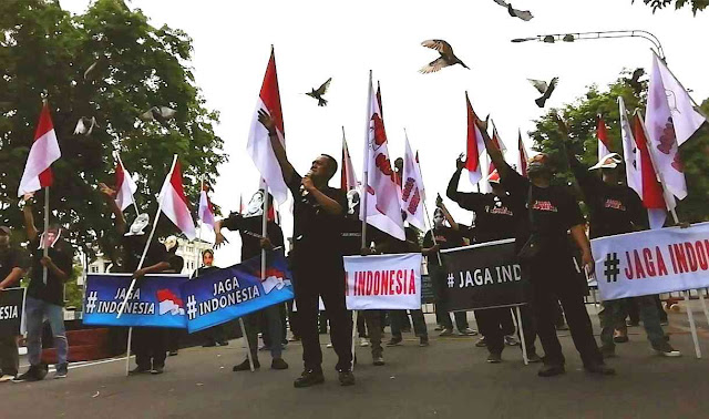 Lepas Puluhan Merpati dan Bagi Ribuan Stiker, Warnai Deklarasi #JAGA_INDONESIA