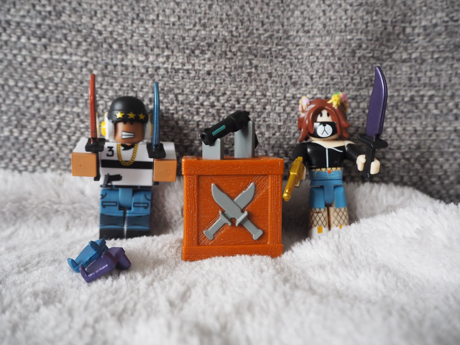 Chic Geek Diary The New Roblox Toys From Jazwares Review Giveaway - make your own roblox action figure
