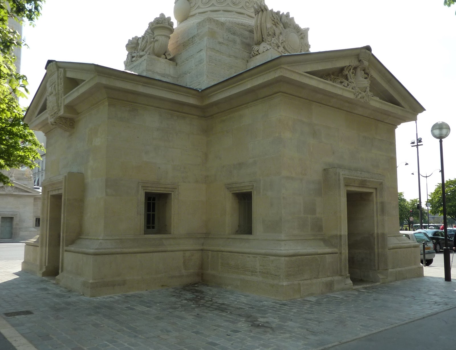 « Le mur murant Paris, rend Paris murmurant » Parisienne Curieuse « Le mur murant Paris, rend Paris murmurant » Parisienne Curieuse