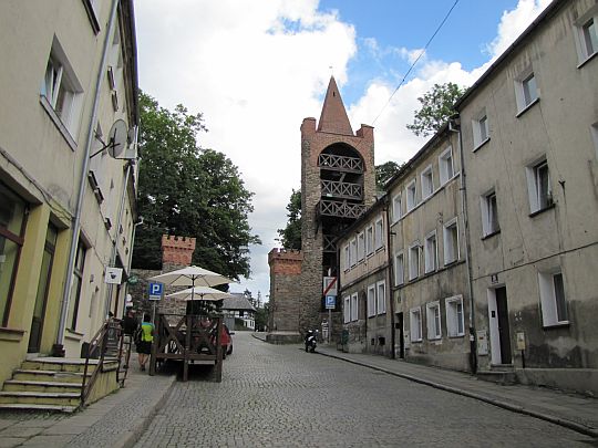 Brama miejska zwana Nyską z basztą.