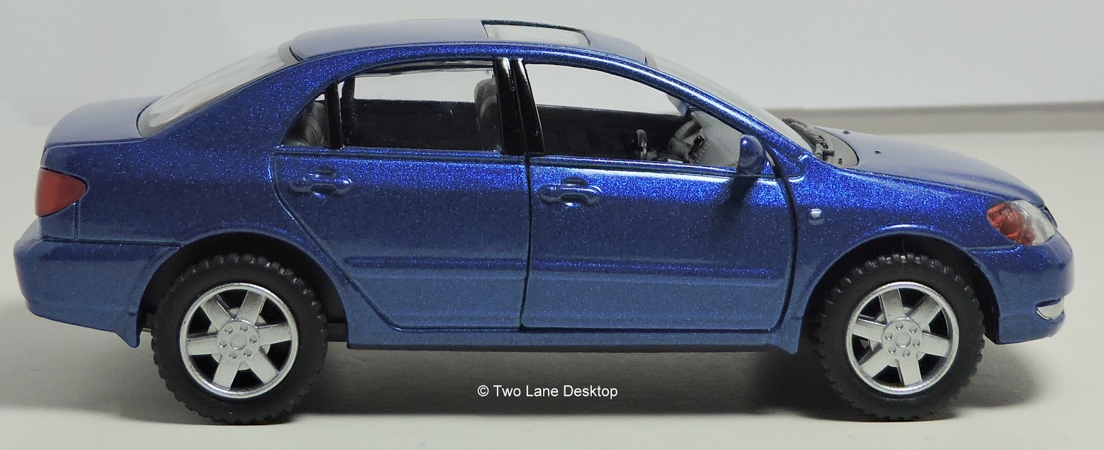 Pull Backs, Part 3: Kinsmart Dodge Caliber R/T and 2003 Toyota Corolla