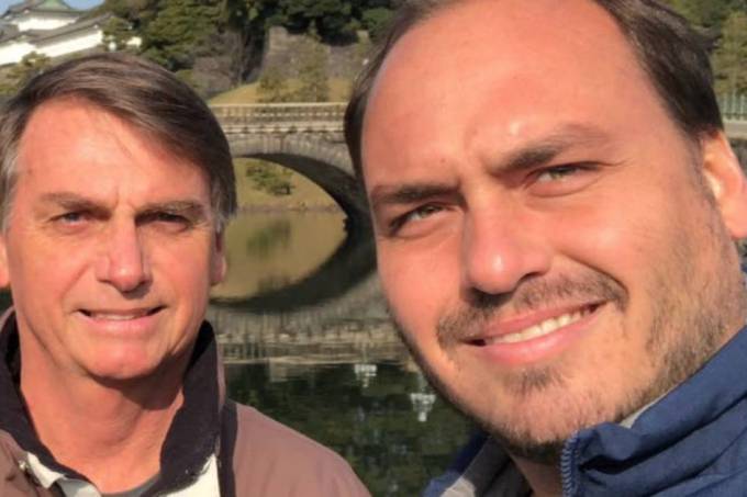 Vinculan a hijo de Bolsonaro con red criminal de noticias falsas