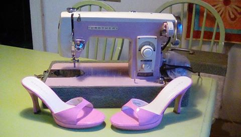 Curlicue Creations: Brother 220 Super Streamliner Pink Sewing