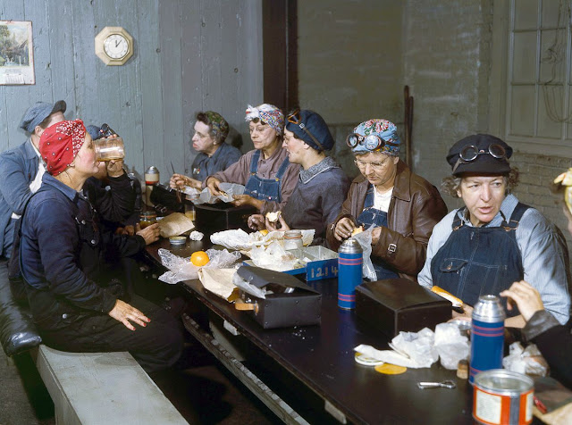 wwii-railroad-women-10.jpg