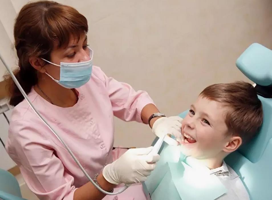 Зубной врач для детей
