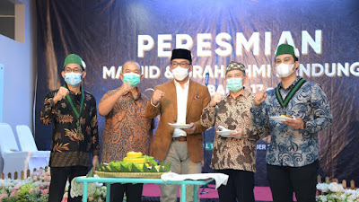 Ridwan Kamil Resmikan Masjid dan Graha HMI Bandung