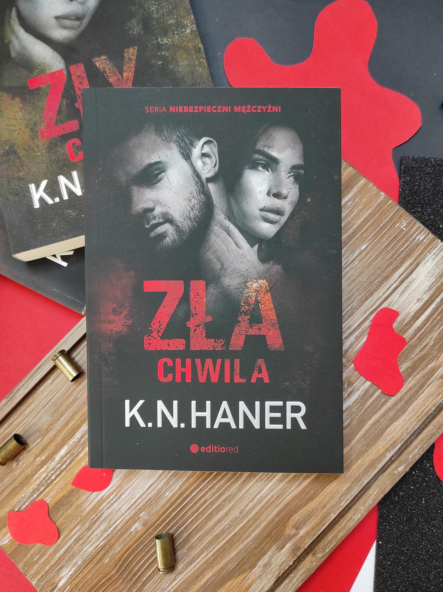 "Zła chwila" K.N. Haner - recenzja Patronat Medialny