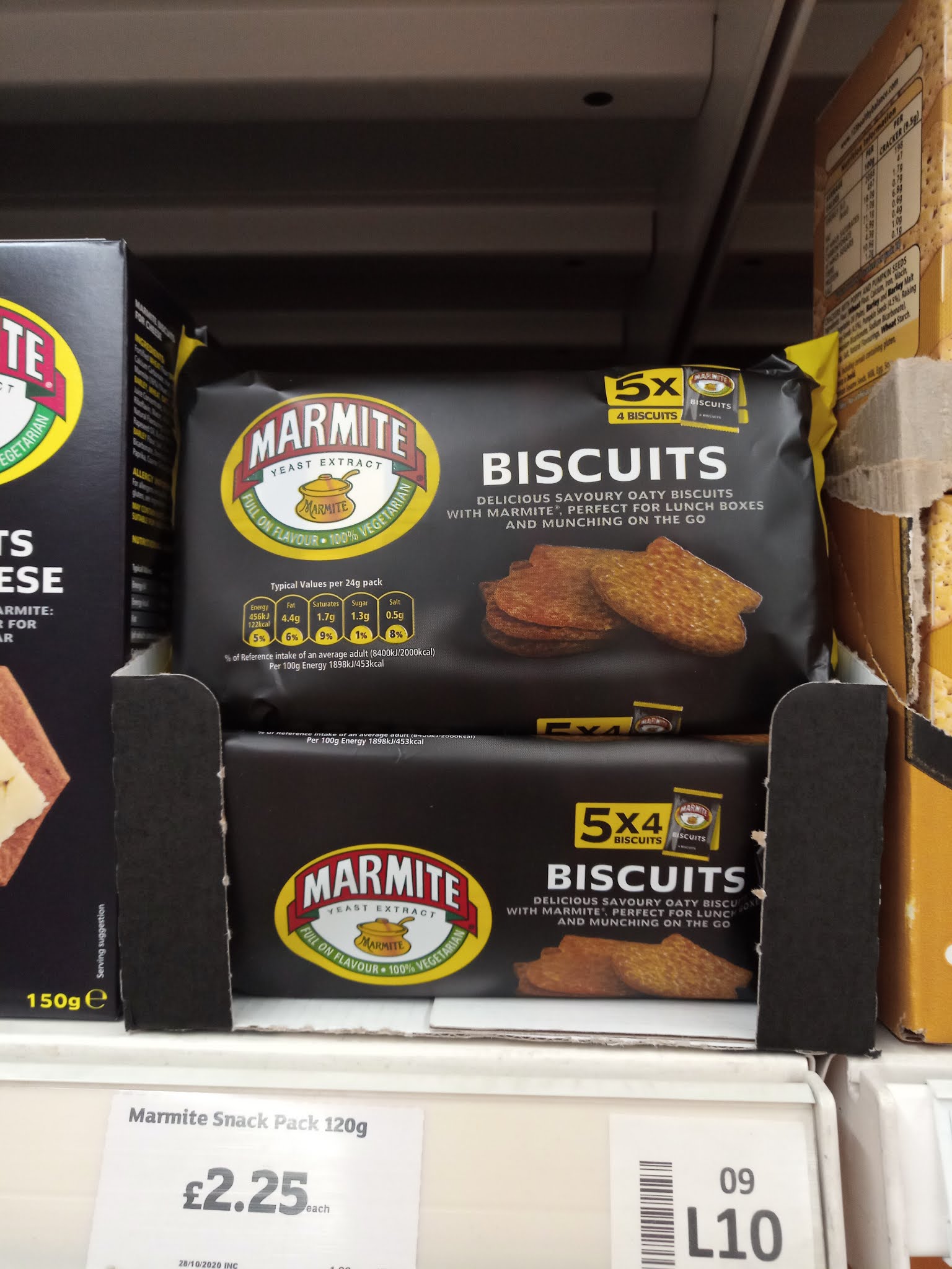 Supersupergirl's Food Reviews Marmite marmania! Marmite biscuits