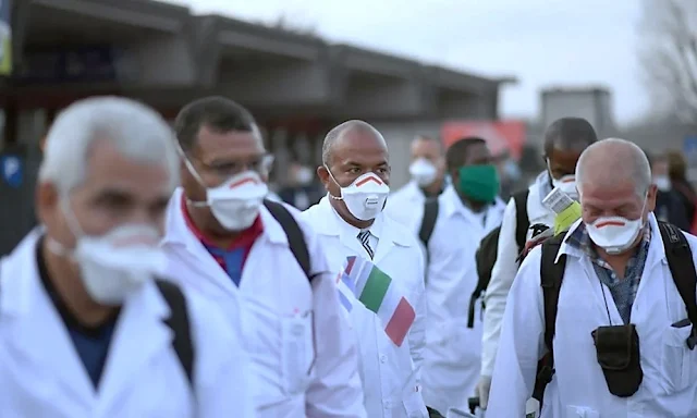 Médicos cubanos en Italia ayudan a curar el coronavirus