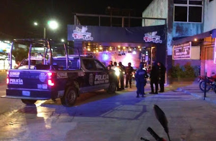 Asesinan a balazos en un bar a custodio de la cárcel de Cancún 