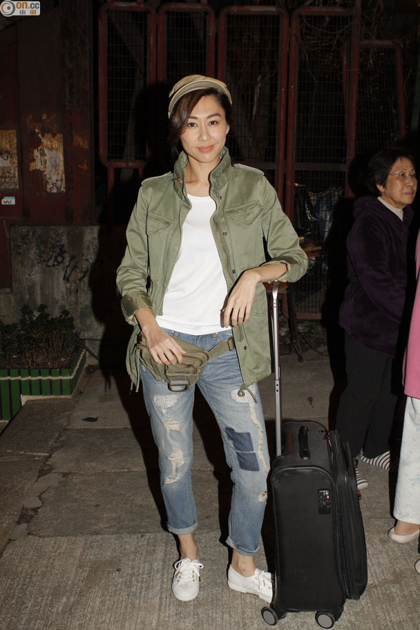 Asian E-News Portal: Nancy Wu dresses up as electrician and walks ...