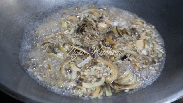 Masak Lemak Telur Itik Dengan Jantung Pisang Yang Sangat Sedap