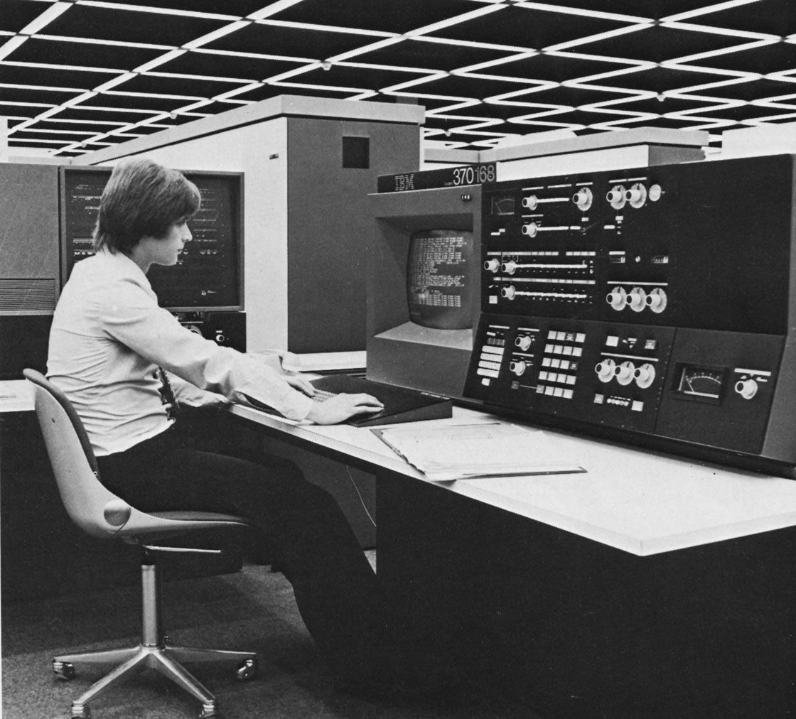 Третье поколение эвм фото. IBM 3 поколение. ЭВМ третьего поколения IBM 370. IBM 370 поколение ЭВМ. ЭВМ третьего поколения IBM 360.