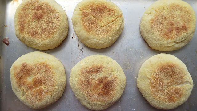 Danach kommen die Toastys noch in den Backofen