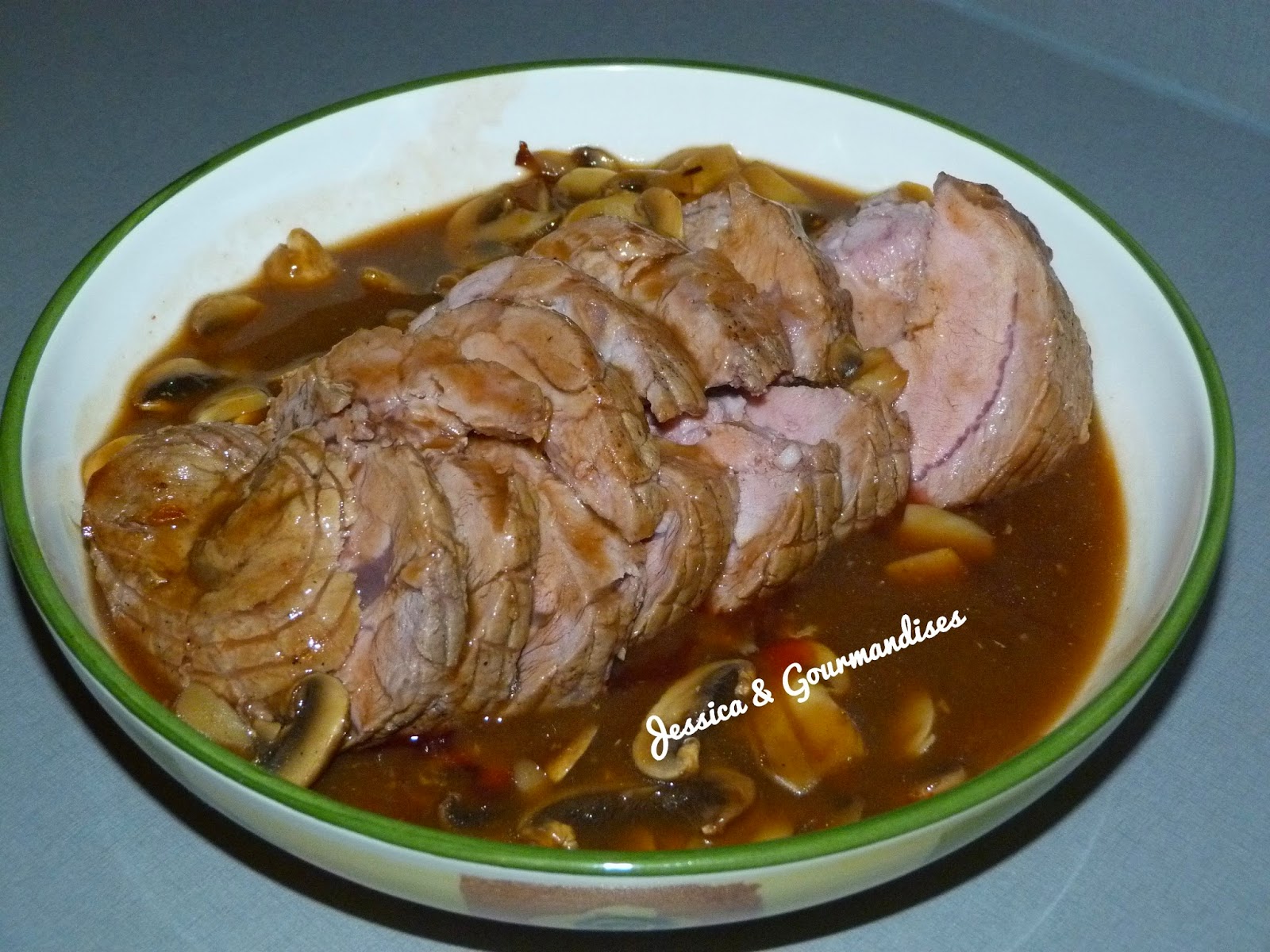 Rôti De Veau Aux Champignons Et Crème Fraîche jessicaetgourmandises.blogspot.com