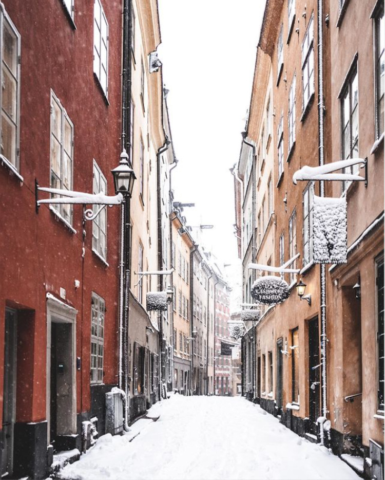 A White Swedish Apartment in Stockholm In Winter Time