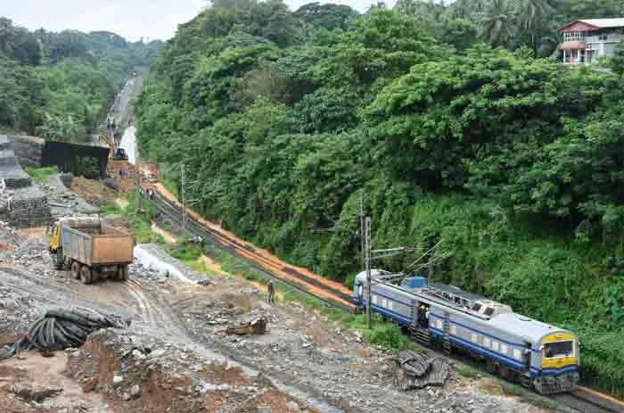 Landslide does not end at Mangalore tunnel; Several trains were canceled